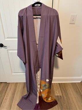 Lavender Purple Vintage-Style Kimono Robe with Gold Accent